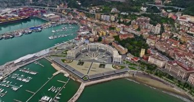 İtalya 'nın Salerno kentinin havadan görünüşü, İtalya' nın Salerno eyaletinde yer alan bir kıyı bölgesidir..