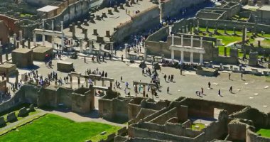 Pompei 'nin havadan görünüşü. Pompeii, İtalya 'da büyük ölçekli bir arkeoloji kompleksi olan büyük bir antik Roma kentidir..
