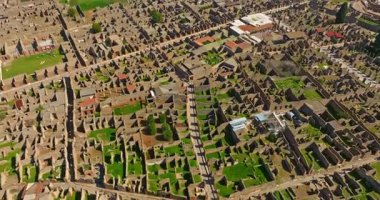 Pompei 'nin havadan görünüşü. Pompeii, İtalya 'da büyük ölçekli bir arkeoloji kompleksi olan büyük bir antik Roma kentidir..
