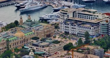 Monako 'nun şehir merkezinin havadan görünüşü. Monte Carlo' nun dünyaca ünlü kumarhanesi..