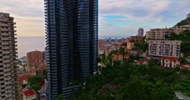 Monaco, Monte Carlo 'da gökdelenler dimdik ayakta..