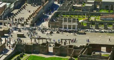 Pompei 'nin havadan görünüşü. Pompeii, İtalya 'da büyük ölçekli bir arkeoloji kompleksi olan büyük bir antik Roma kentidir..