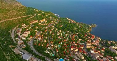 Monako yakınlarındaki Fransız Rivierasında Kaptan DAil 'in hava görüntüsü.