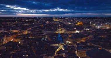 Vatikan, Roma 'da gece St. Peters Bazilikası' nın hava manzarası.