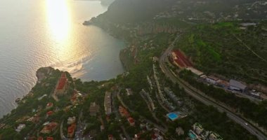 Monako yakınlarındaki Fransız Rivierasında Kaptan DAil 'in hava görüntüsü.