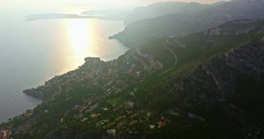 Monako yakınlarındaki Fransız Rivierasında Kaptan DAil 'in hava görüntüsü.