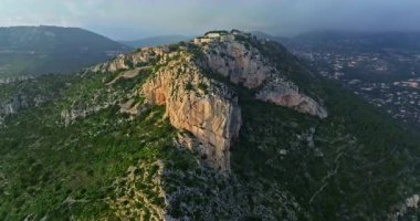 Monako yakınlarındaki Fransız Rivierasında Kaptan DAil 'in hava görüntüsü.
