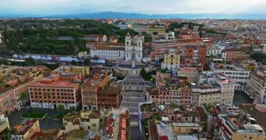 Roma 'daki İspanyol Merdivenleri' nin havadan görünüşü. İtalya.