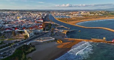 Lagos, Algarve, Portekiz 'in merkezinin havadan görünüşü.