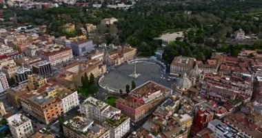 Roma, İtalya 'daki Piazza del Popolo' nun hava manzarası. Ünlü Avrupa turistik beldesi.