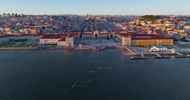 Comerce Meydanı 'nın hava manzarası. Tarihi şehir manzarası. Lizbon, Portekiz.