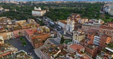 Roma 'daki İspanyol Merdivenleri' nin havadan görünüşü. İtalya.