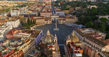 Roma, İtalya 'daki Piazza del Popolo' nun hava manzarası. Ünlü Avrupa turistik beldesi.