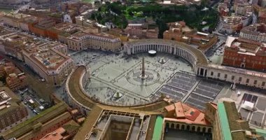 Vatikan 'daki St. Peters Bazilika Meydanı' nın havadan görünüşü. İtalya, Roma.