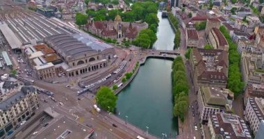 İsviçre 'nin önemli mali ve ekonomik merkezi Zürih' in havadan görüşü.