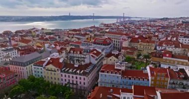 Lizbon, Portekiz 7.07.2025: Lizbon 'un merkezinde hava manzarası.