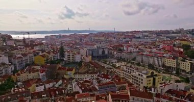 Lizbon, Portekiz 7.07.2025: Lizbon 'un merkezinde hava manzarası.