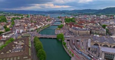 İsviçre 'nin önemli mali ve ekonomik merkezi Zürih' in havadan görüşü.