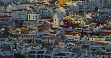 Lagos 'un havadan görünüşü, Portekiz, tarihi eski şehir, modern konutlar.