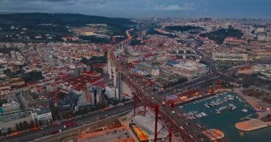 Lizbon, Portekiz 7.07.2025 Lizbon Limanı, Portekiz. Akşamları büyük limanın havadan görüntüsü..