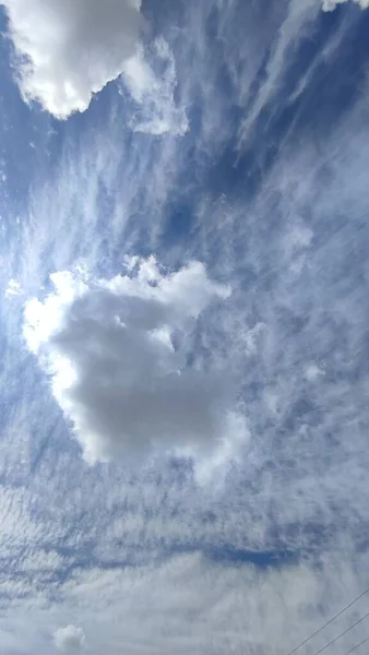 Природный Ландшафт Голубого Неба Солнечные Облака Здания Высокое Качество Фото — стоковое фото