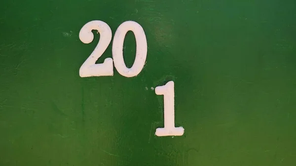 Números Números Blancos Sobre Fondo Verde Casa Apartamento Símbolo Designaciones —  Fotos de Stock