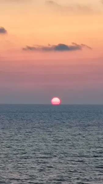 Красивое Небо Оранжевый Синий Закат Над Морем Природный Пейзаж Высокое — стоковое фото