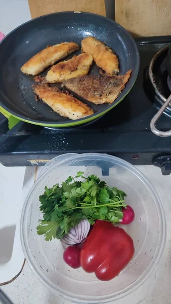 Червоний Болгарський Перець Смажена Риба Суп Домашня Кухня Високоякісна Фотографія — стокове фото