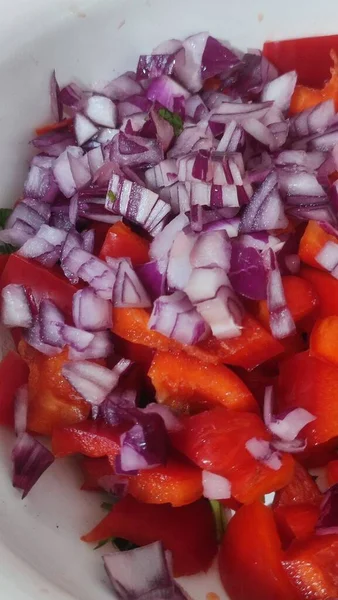 Σαλάτα Λαχανικά Κόκκινη Πιπεριά Και Κρεμμύδι Τροφίμων Υψηλής Ποιότητας Φωτογραφία — Φωτογραφία Αρχείου