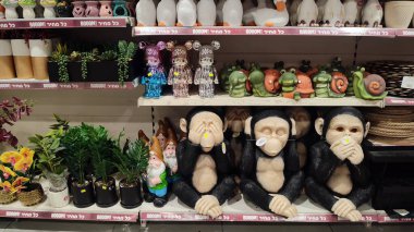 30 Temmuz 2023 Beer Sheva Negev Israel süpermarketi Boom bahçe hatıraları, cüceler ve diğerleri. Yüksek kalite fotoğraf