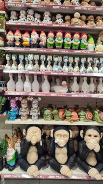 30 Temmuz 2023 Beer Sheva Negev Israel süpermarketi Boom bahçe hatıraları, cüceler ve diğerleri. Yüksek kalite fotoğraf