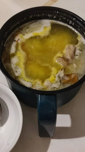Kyckling Buljong Gul Soppa Skål Hemlagad Mat Lunch Matlagning Högkvalitativt — Stockfoto