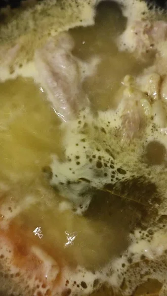 Kippenbouillon Gele Soep Een Kom Zelfgemaakte Lunch Koken Hoge Kwaliteit — Stockfoto