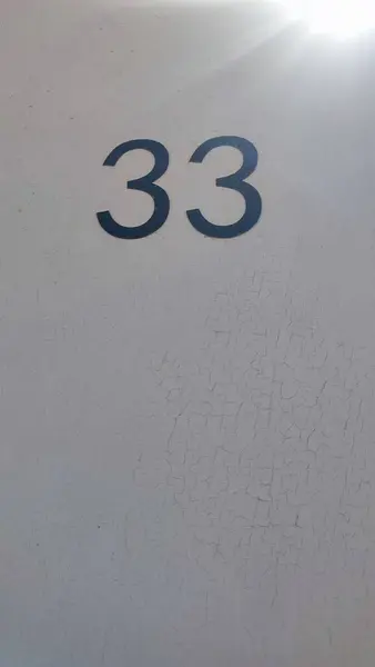 Números Dirección Una Puerta Exterior Blanca Del Apartamento Objetos Símbolo — Foto de Stock