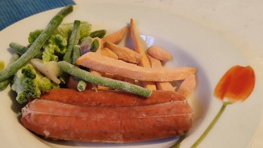 Sosis, tatlı patates, brokoli. Yüksek kalite fotoğraf