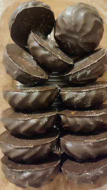 Çikolatada marşmelov, tatlıda tatlı. Yüksek kalite fotoğraf