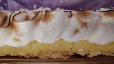 Beyaz kremalı pasta, tatlı yemek pişirme. Yüksek kalite fotoğraf