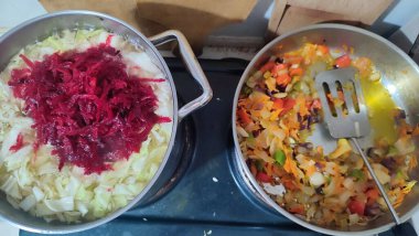 rendelenmiş pancar ve lahana, sebzeler vejetaryen diyeti öğle yemeği. Yüksek kalite fotoğraf