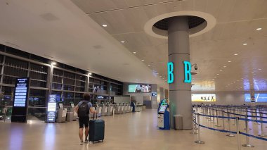 15 Ekim 2024 Tel-Aviv İsrail Ben Gurion Havaalanı Terminal 3, Turist Salonu. Yüksek kalite fotoğraf