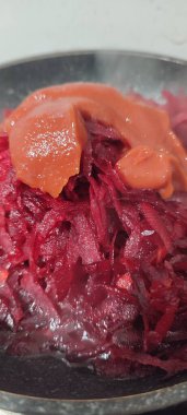 Tavada sebze çorbası çorbası, öğle yemeği pişiren sağlıklı yemekler. Yüksek kalite fotoğraf