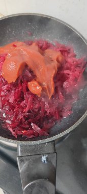 Tavada sebze çorbası çorbası, öğle yemeği pişiren sağlıklı yemekler. Yüksek kalite fotoğraf