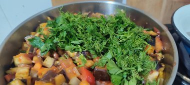 Mavi patlıcan, havuç sağlıklı yiyecek, bitki meyvesi, vejetaryen yemek. Yüksek kalite fotoğraf