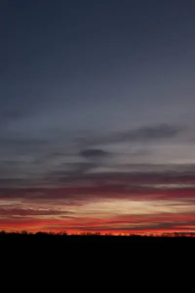 Geceleri gökyüzü çok renkli.