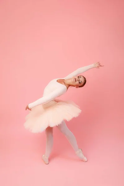 Mooie Flexibele Ballerina Tutu Pointe Schoenen Buigen Terug Roze Studio — Stockfoto