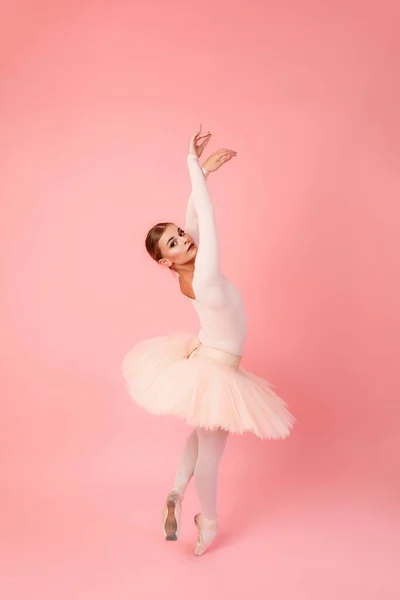 Jonge Elegante Ballerina Roze Tutu Pointe Schoenen Dansen Sierlijk Roze — Stockfoto