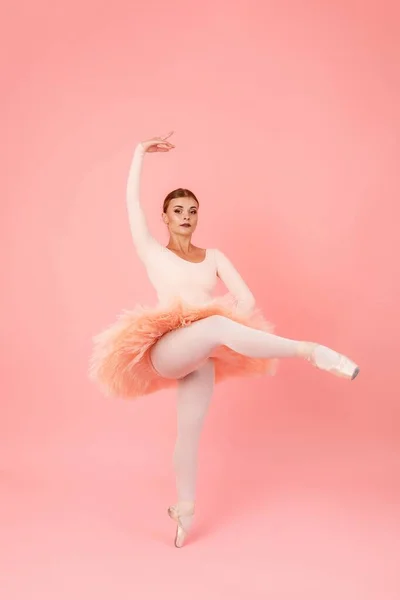 Ballerine Classique Caucasienne Avec Corps Flexible Tenue Professionnelle Dansant Gracieusement — Photo