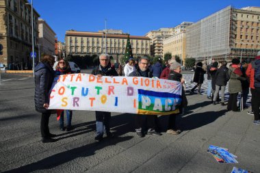 İsrail 'in bombalamalarının ardından Gazze Şeridi' ndeki çocukların soykırımını anlatmak için sokaklardaki barış yanlılarının gösterisi .