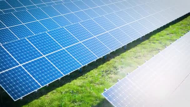 Granja Solar Paneles Fotovoltaicos Hermoso Prado Verde Movimiento Suave Cámara — Vídeos de Stock