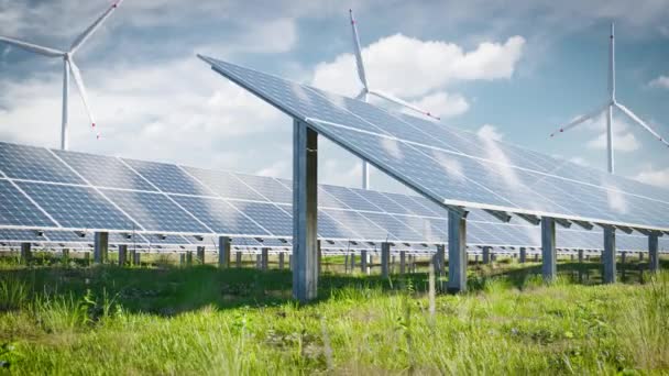 Solar Gård Solceller Paneler Vacker Grön Äng Med Vindkraftverk Bakgrunden — Stockvideo