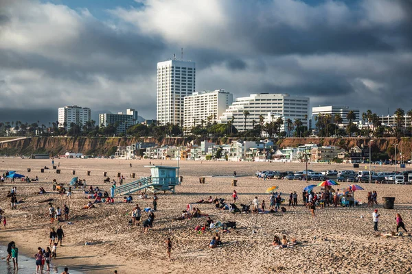 Santa Monica Usa September 2023 Santa Monica Beach Voller Strandbesucher Stockbild
